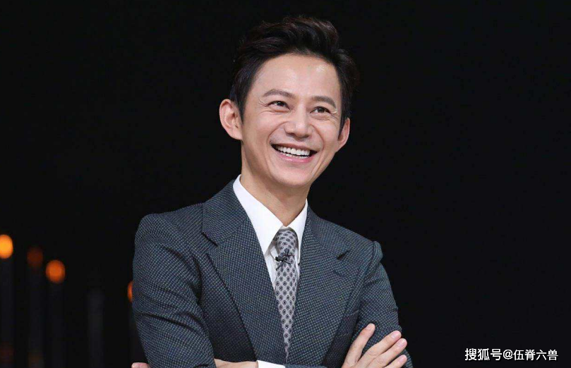 何炅王菁一同参加朋友聚会，出双入对似老夫老