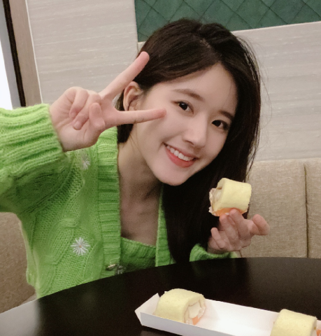 于正也来吃瓜了？发绿茶图疑似内涵赵露思，两