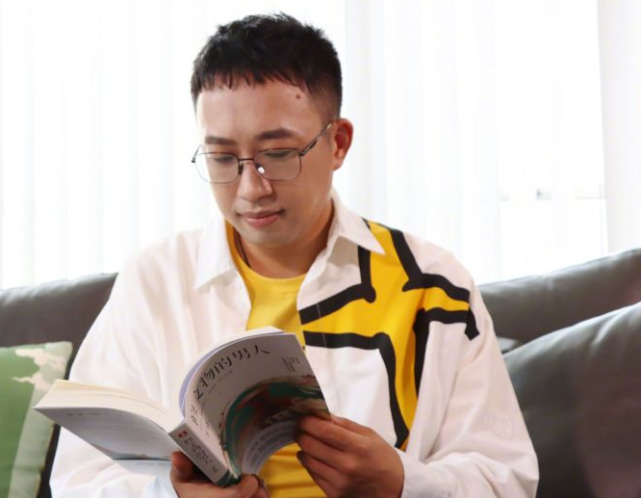 于正也来吃瓜了？发绿茶图疑似内涵赵露思，两