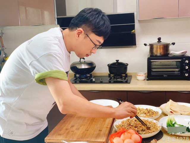 终于爷们了一回！许凯新剧服装被质疑抄袭韩服