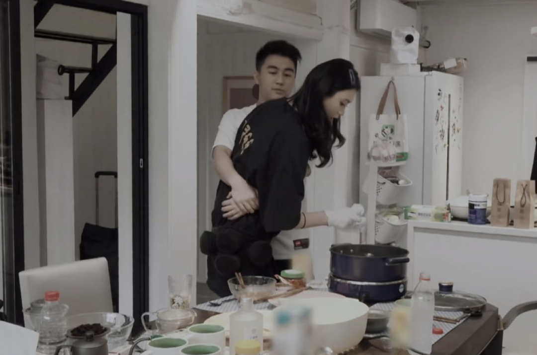 疑车库大吵，何猷君5次甩手不停呵斥，奚梦瑶站