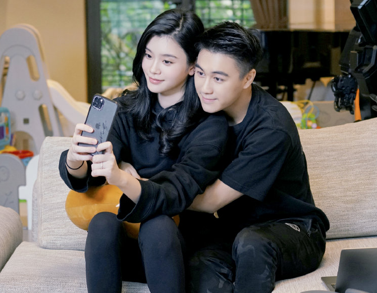 疑车库大吵，何猷君5次甩手不停呵斥，奚梦瑶站