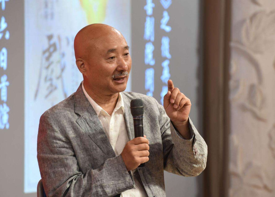 郭德纲与陈佩斯“平起平坐”，央视综艺的改变