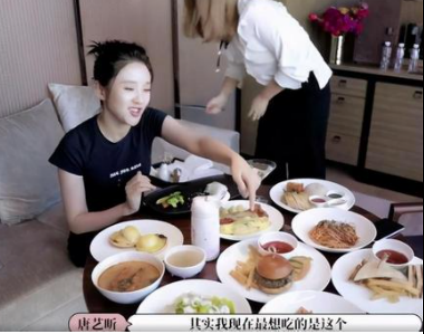 曝唐艺昕月子中心最高消费76万,2名护士照顾,