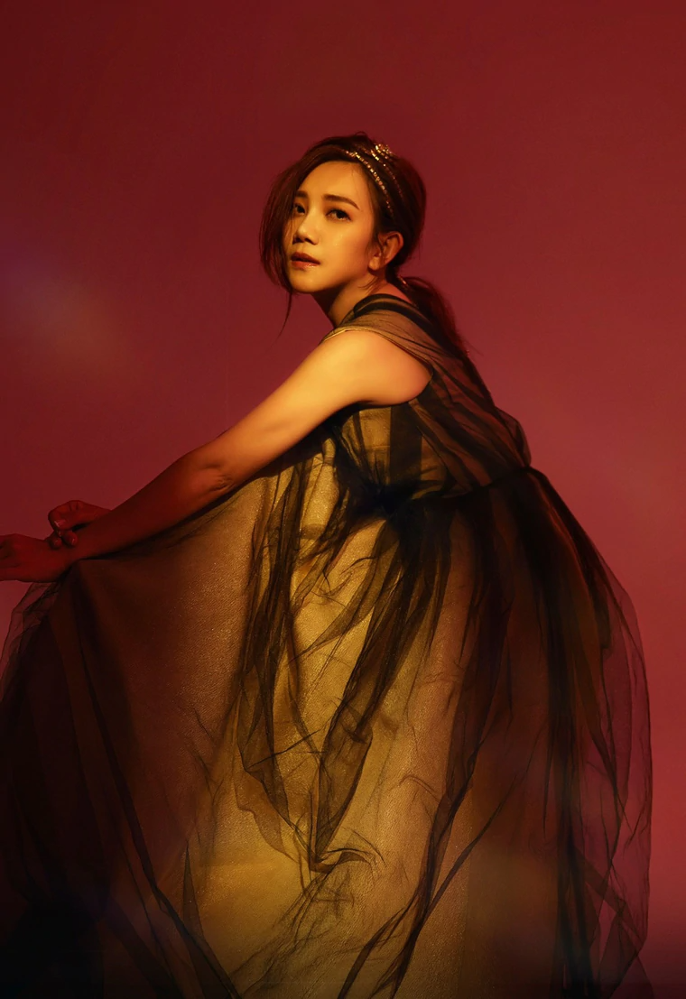 梁静茹与“霸道总裁”海边过夜起早热吻，离婚