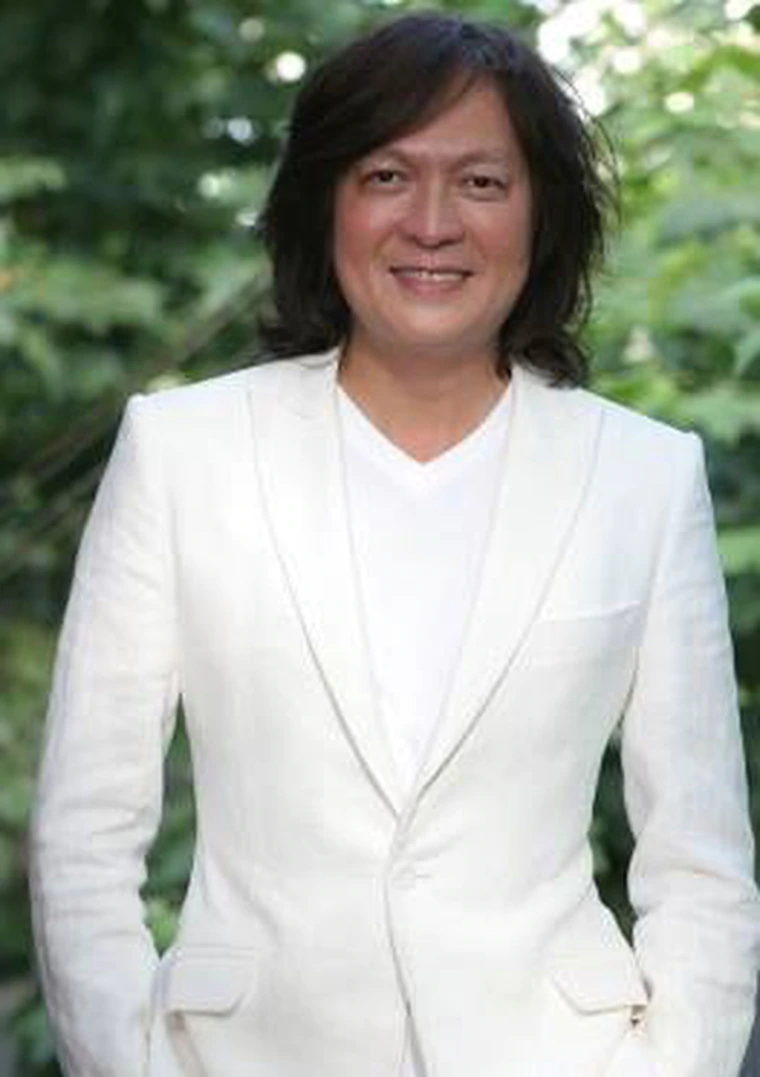 梁静茹与“霸道总裁”海边过夜起早热吻，离婚