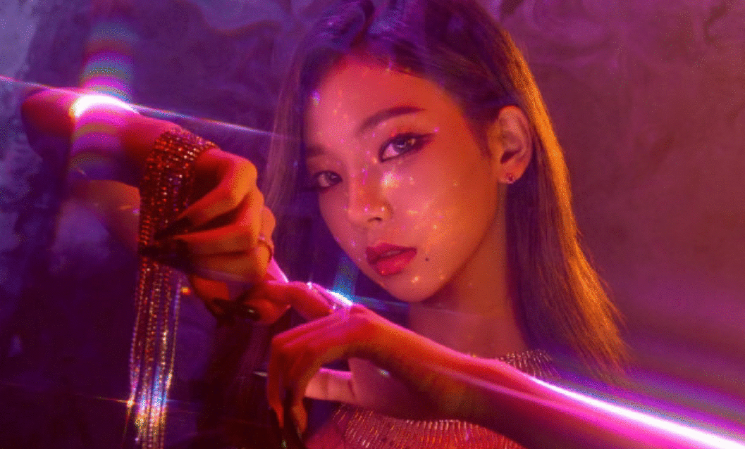 韩国偶像接连翻车,公司态度大不同,不能赚钱