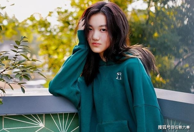 “天后”女儿太难做？李嫣清空社交平台，此前