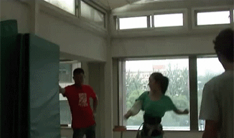 杨幂《刺杀小说家》眼神狠厉打戏利落,后空翻