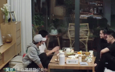 吴京自曝追求谢楠过程，想当男友要申请，领证