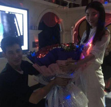 性感女神被曝隐婚生子，每段感情都很神秘