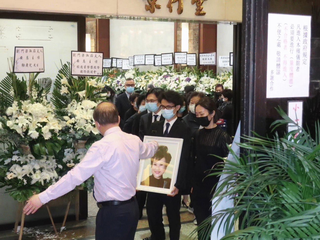 老戏骨梁淑庄出殡,遗愿曝光令人唏嘘,胡枫憔