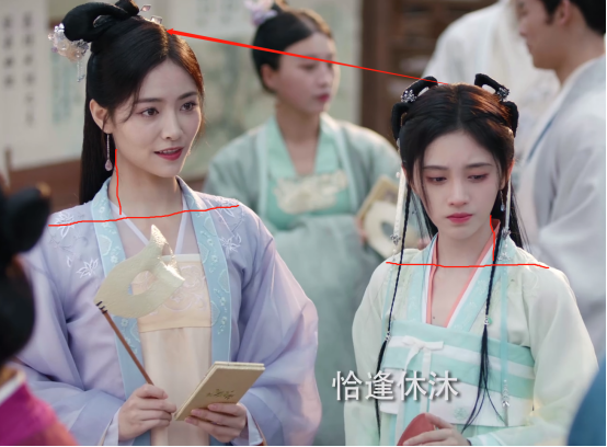 鞠婧祎新剧暴露超虐头身比，站男主身边似幼童