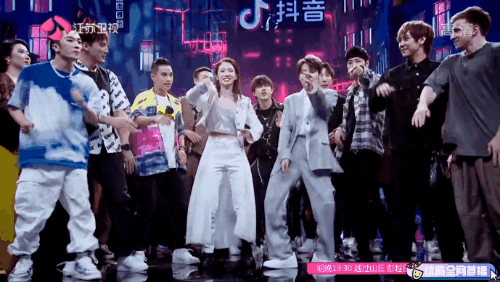 过气男团女团，只能靠这翻红？