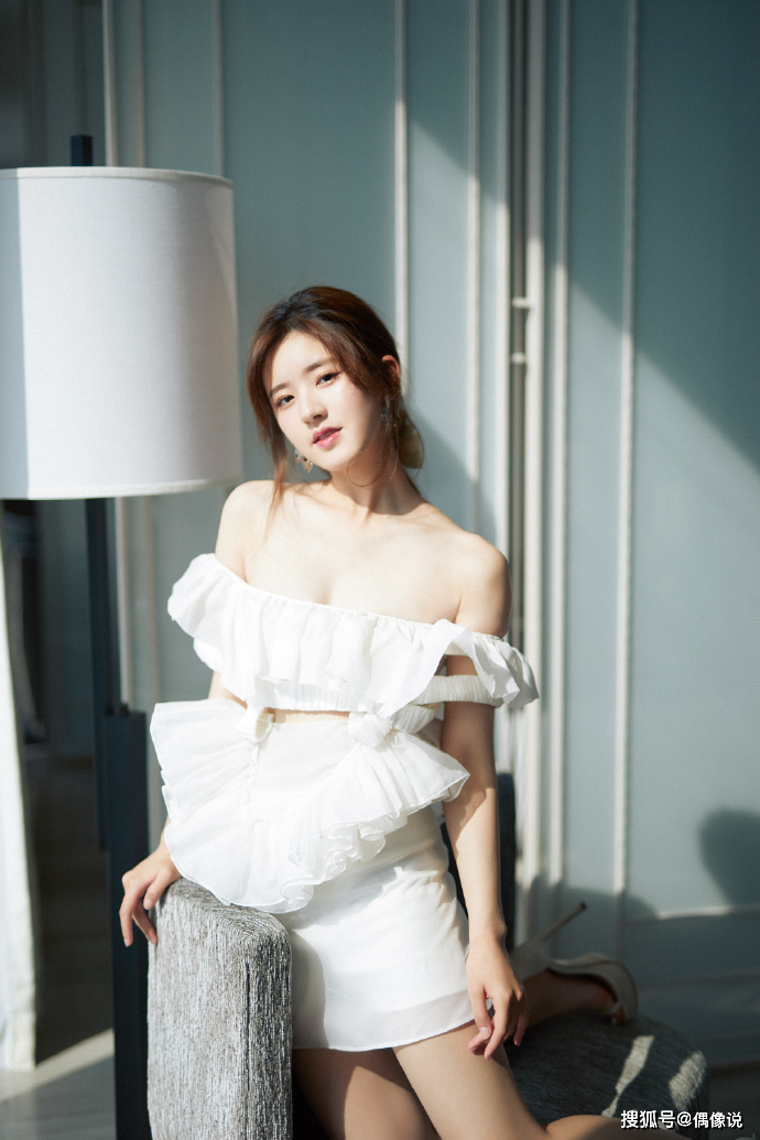 赵露思晒和乃万聊天记录，曝光两人私底下相识