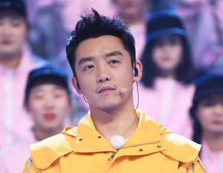 没公开恋爱直接官宣结婚，5个月后孩子出生，恭