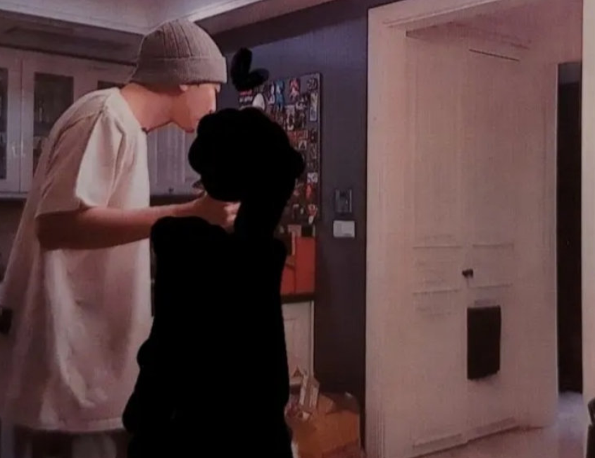 韩国偶像接连翻车，公司态度大不同，不能赚钱