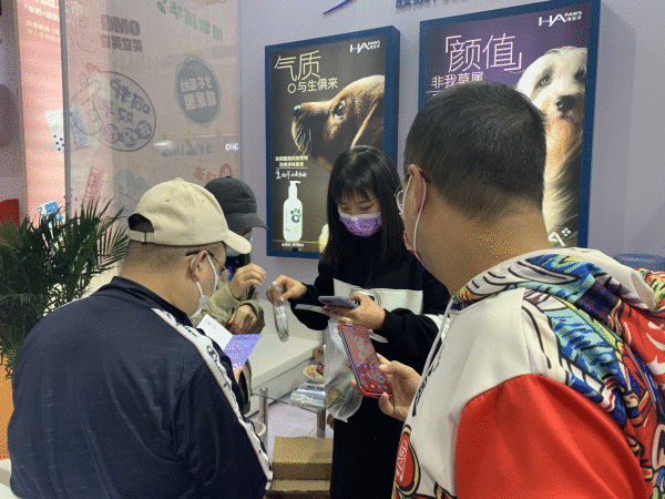 海宝诗亮相京宠展，带来宠物玻尿酸科技护肤新