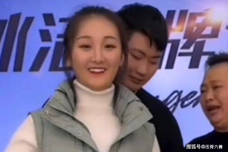 靠收租圈粉4000万,反遭质疑假富贵,“广东夫妇