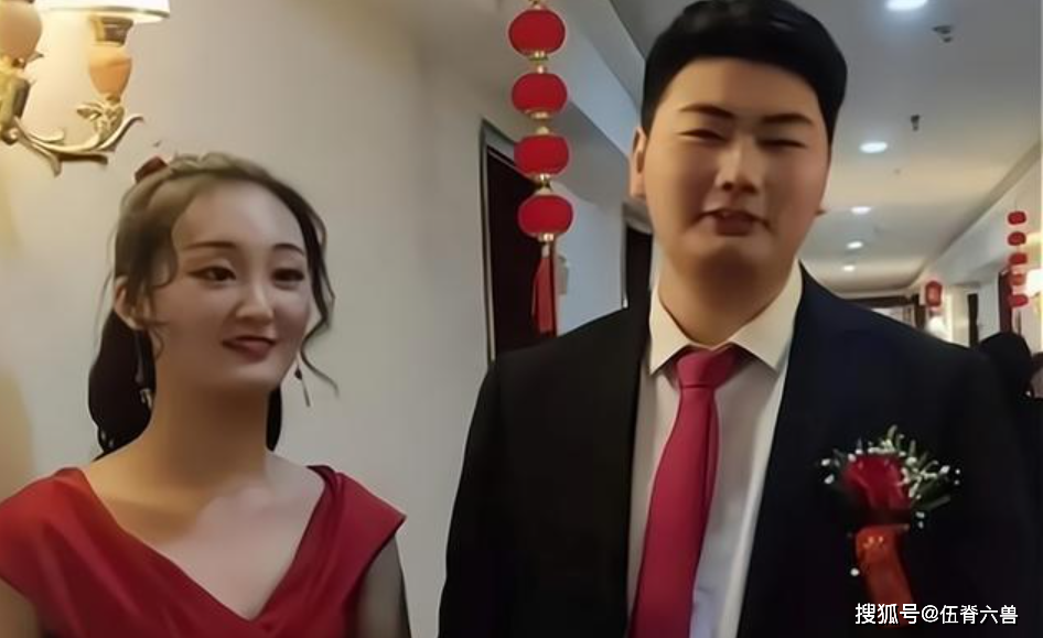 靠收租圈粉4000万,反遭质疑假富贵,“广东夫妇