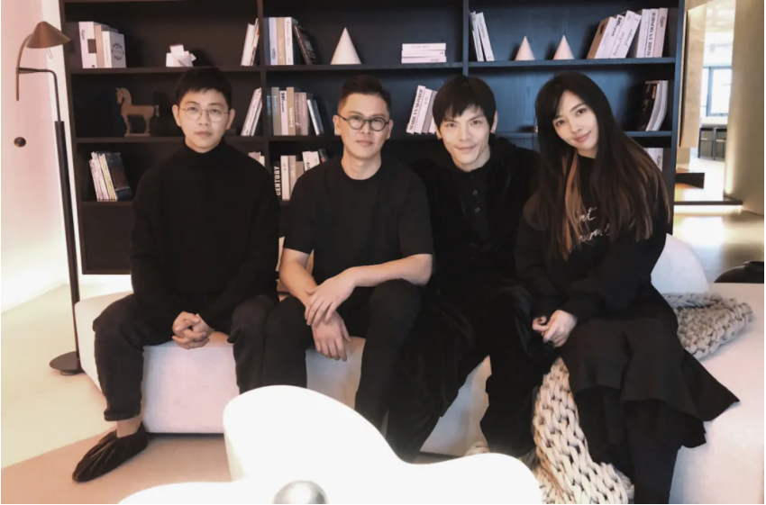 别给郭碧婷卖惨了！向太为她购豪宅再花12亿，台