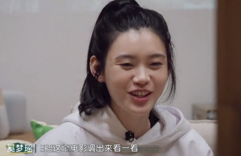 谢楠积极炫耀老公!吴京21岁影视作品被公开,温