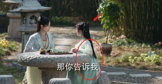 鞠婧祎新剧暴露超虐头身比，站男主身边似幼童