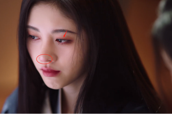 鞠婧祎新剧暴露超虐头身比，站男主身边似幼童