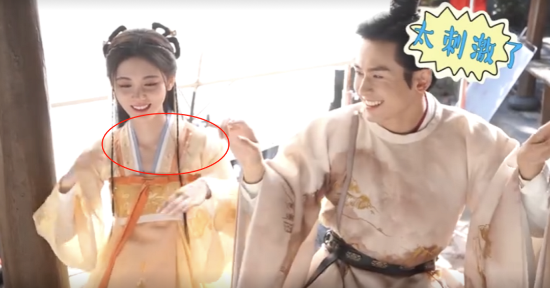 鞠婧祎新剧暴露超虐头身比，站男主身边似幼童