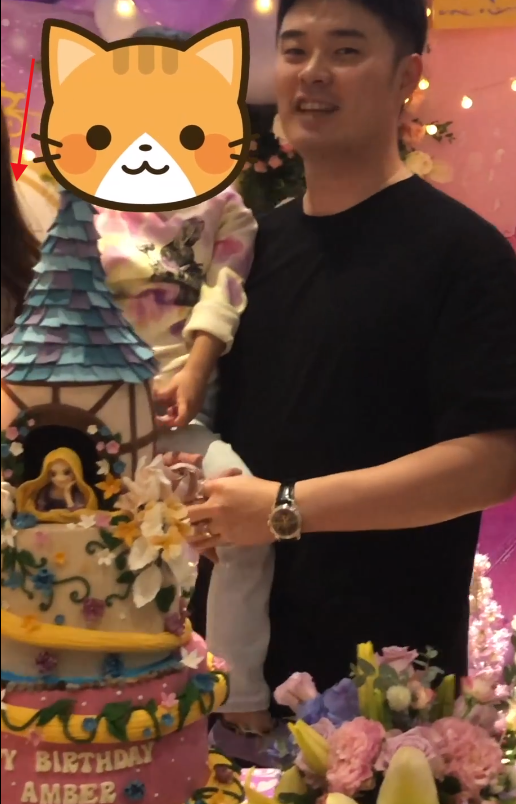 张子萱为陈赫生俩娃，女儿生日还不敢露面，婆