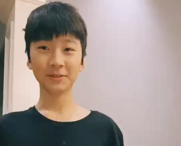 《爸哪》萌娃进入青春尴尬期，森蝶显壮生男相