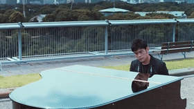 你凭什么这么拽?因为他是周杰伦