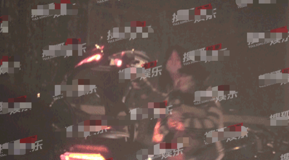 “老赖之子”黄明昊，18岁就开豪车夜会美女，光