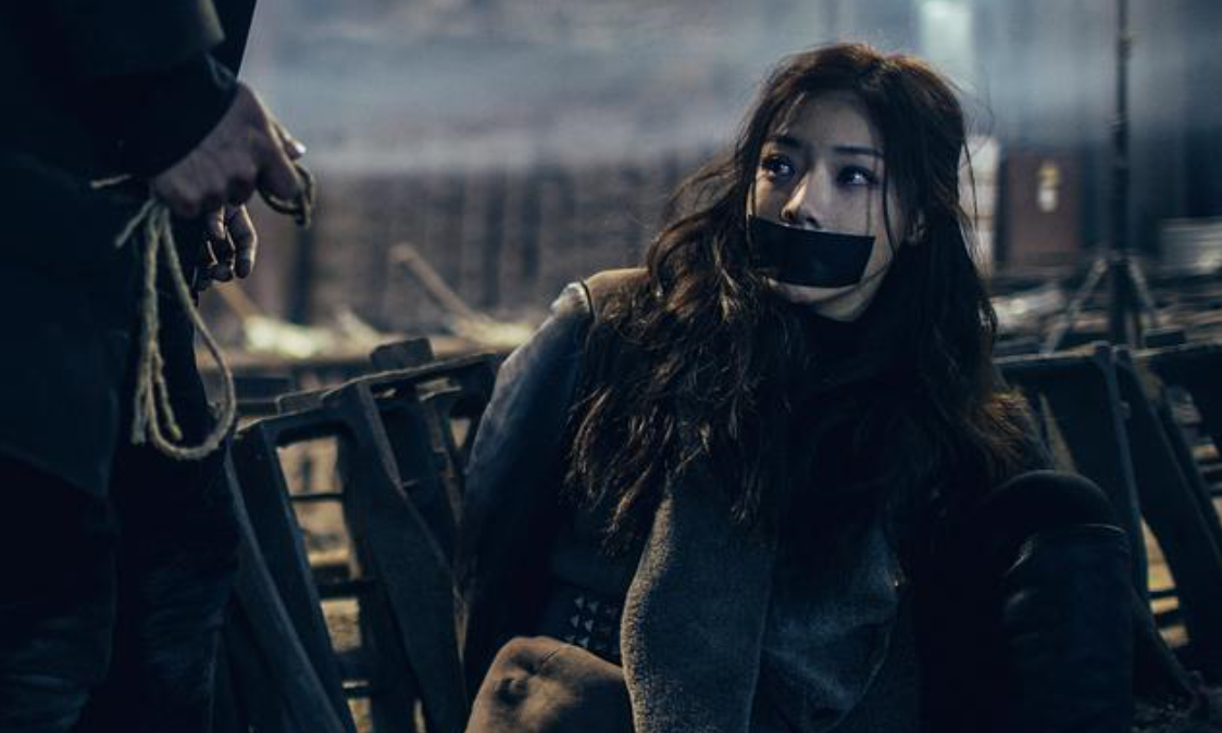 一张“豆腐皮”炸出演技派，被绑哭戏爆裂，邓