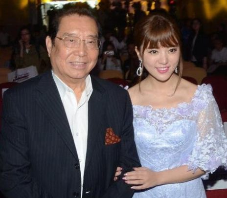 歌手阿兰向恒大维权，千万豪宅无房产证，明星