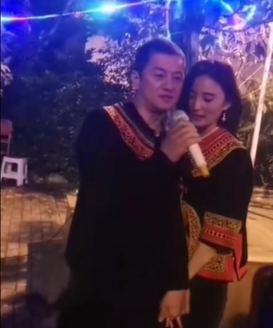 李亚鹏与新欢牵手官宣恋情，女方是90后超模曾参