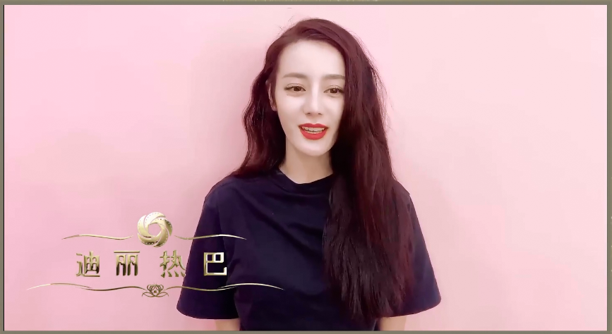 迪丽热巴宣传近照曝光，发际线后退明显，脸长