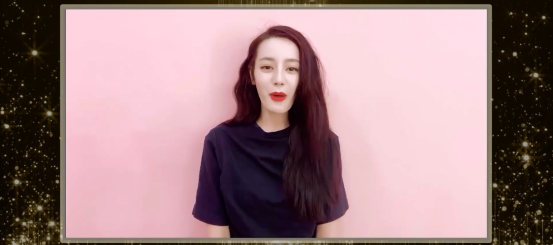 迪丽热巴宣传近照曝光，发际线后退明显，脸长