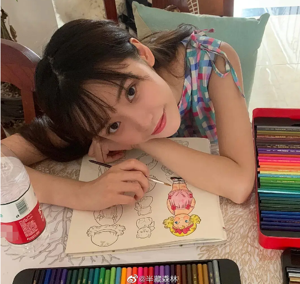 这位女星才是直男斩，黄子韬表白李现点赞，半