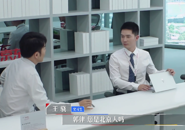 《心动offer》周深盲目夸赞显稚嫩,何炅一针见血