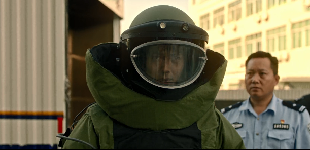 主创阵容“弱”，却被夸低配《拆弹专家》，上