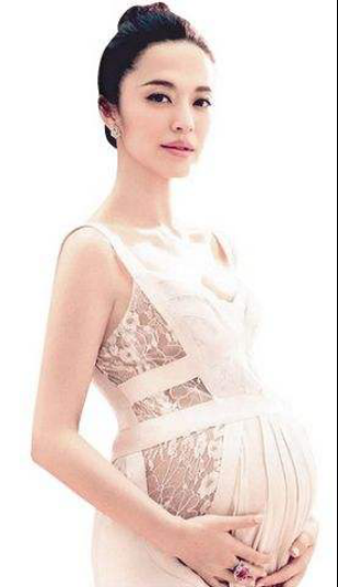 曝唐艺昕月子中心最高消费76万，2名护士照顾，