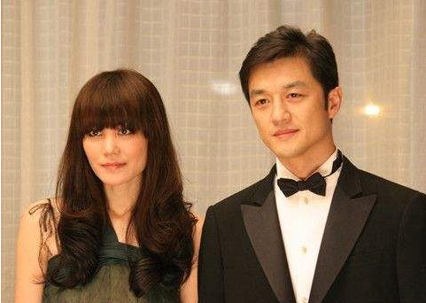 李亚鹏与新欢牵手官宣恋情，女方是90后超模曾参