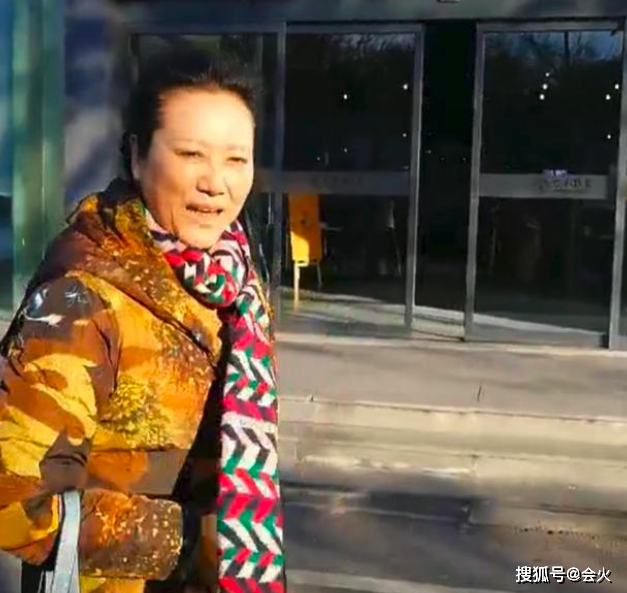 65岁王丽云近况曝光，身材臃肿不修边幅，生活节