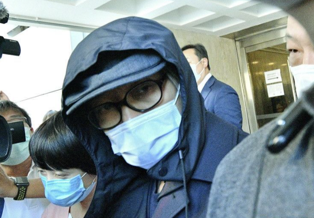 周星驰休庭不忘与影迷互动，当场提问粉丝《长