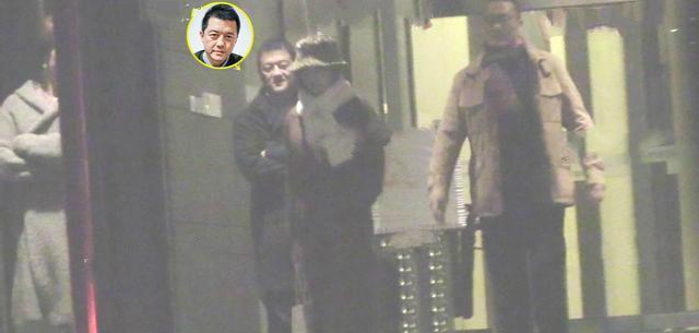 李亚鹏与新欢牵手官宣恋情，女方是90后超模曾参