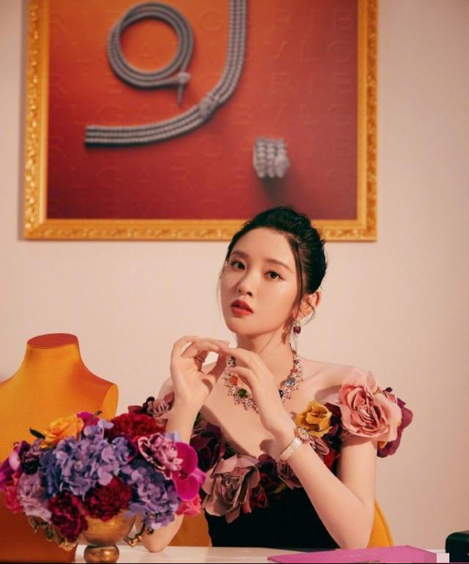 曝唐艺昕月子中心最高消费76万，2名护士照顾，