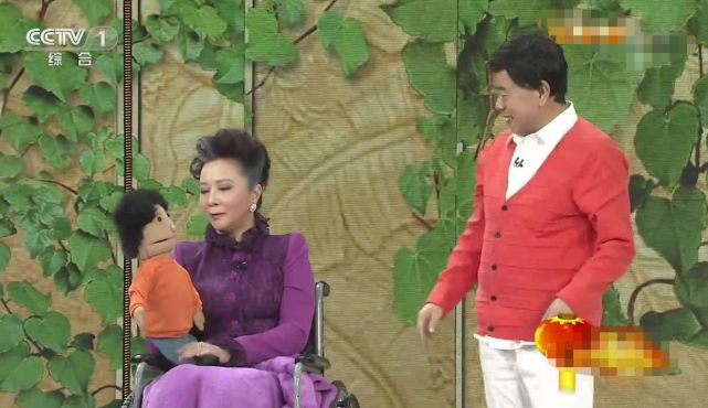 不受数据造假影响，李雪琴现身春晚彩排大楼，