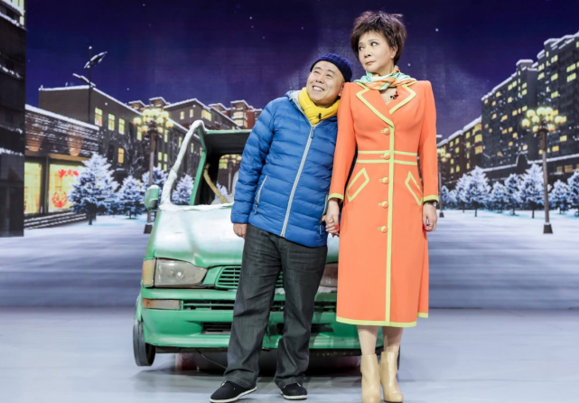 不受数据造假影响，李雪琴现身春晚彩排大楼，