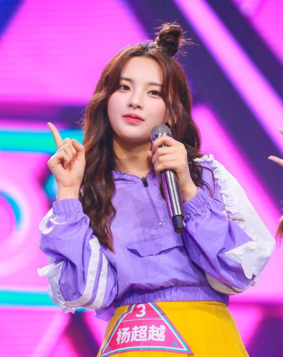 杨超越落户上海事件发酵，遭网友打电话举报，